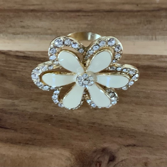 Creamy white enamel ring with rhinestone ring Szie 7 NWOT - Picture 6 of 6
